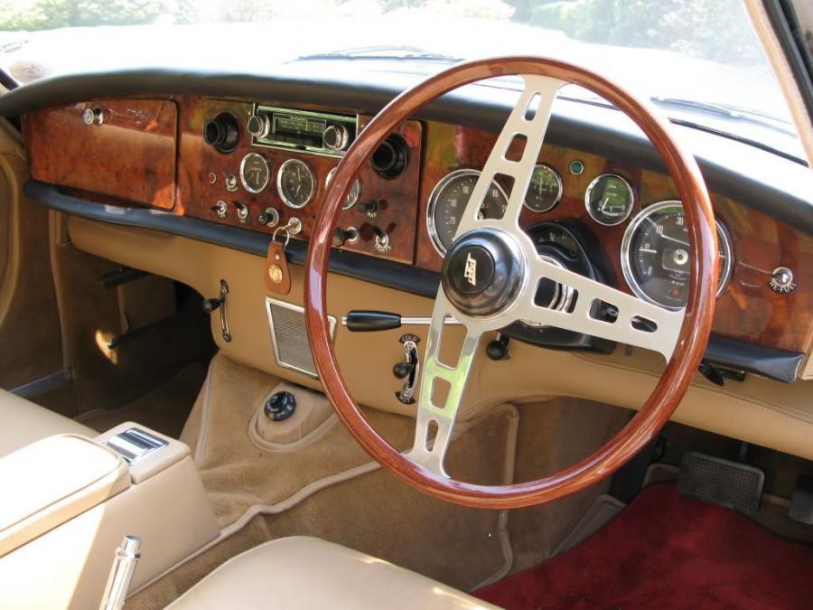 Панель приборов Jensen CV8 (Mk II) 1963 года  (фото 15 из 24)